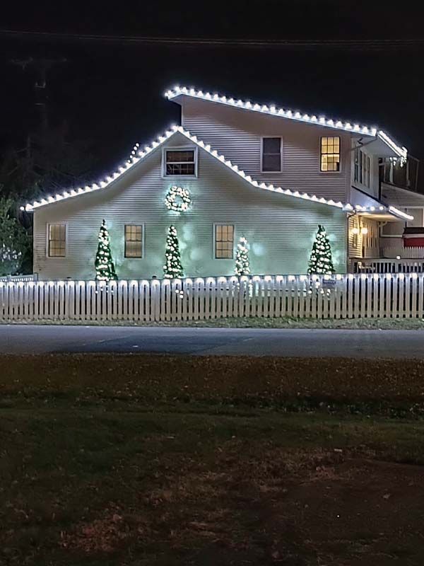 Custom Christmas Light Decorating